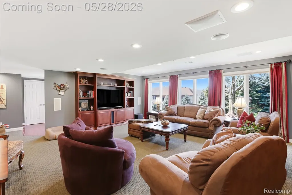 668 Springview Drive Rochester City MI 48307