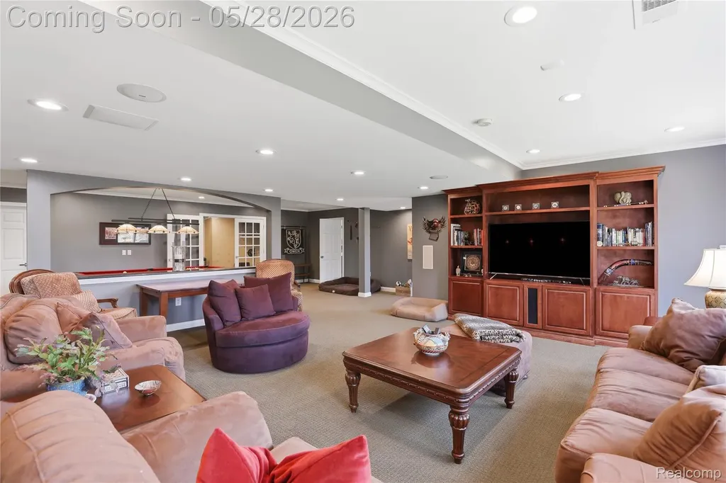 668 Springview Drive Rochester City MI 48307