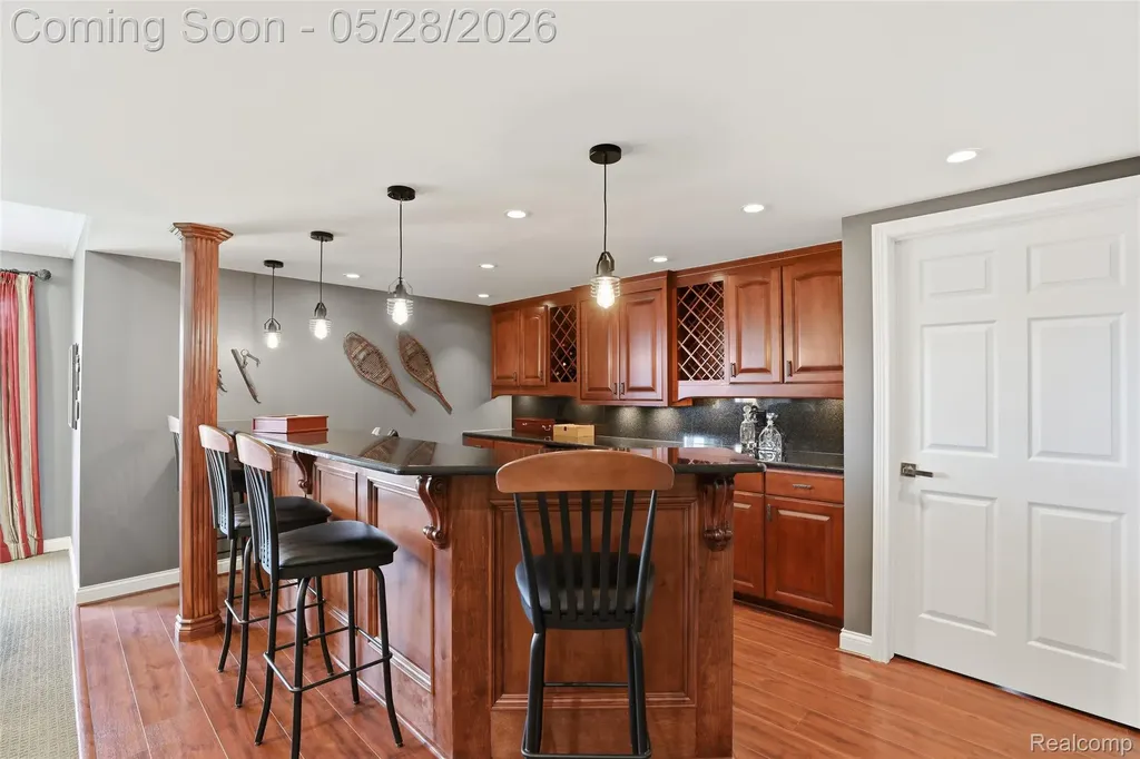 668 Springview Drive Rochester City MI 48307