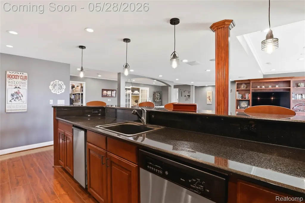 668 Springview Drive Rochester City MI 48307