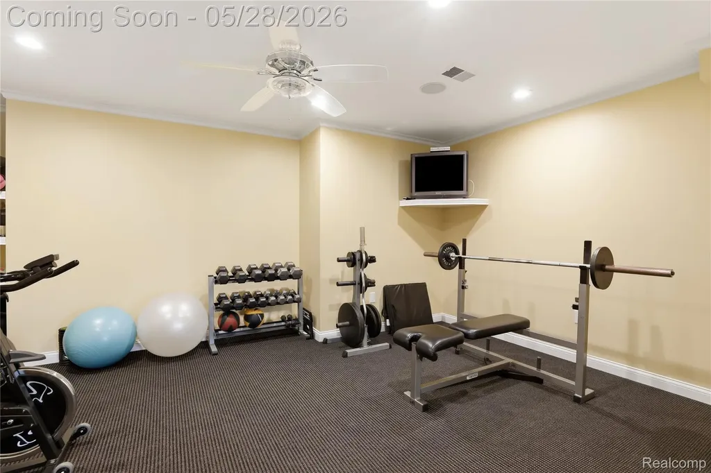 668 Springview Drive Rochester City MI 48307