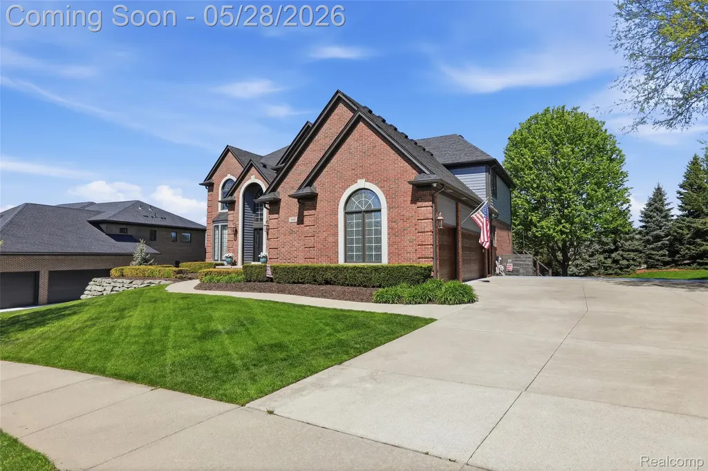 668 Springview Drive Rochester City MI 48307