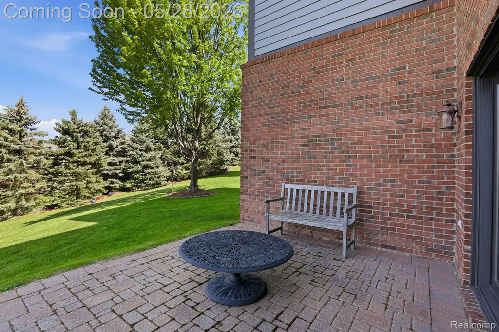 668 Springview Drive Rochester City MI 48307