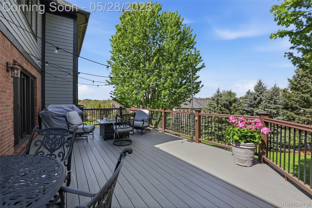 668 Springview Drive Rochester City MI 48307