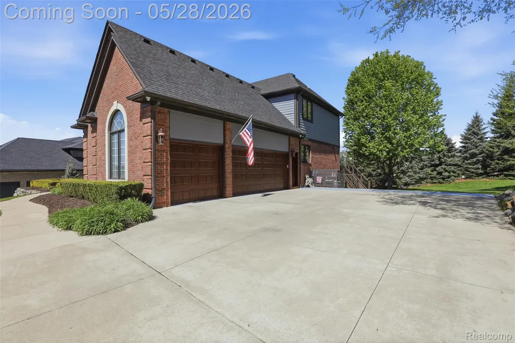 668 Springview Drive Rochester City MI 48307