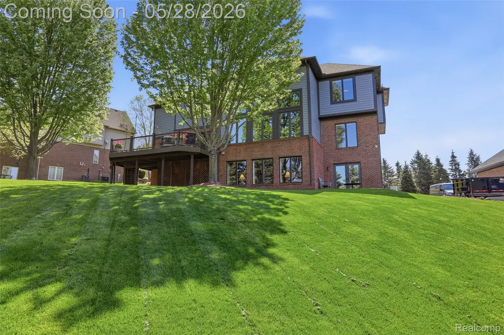668 Springview Drive Rochester City MI 48307