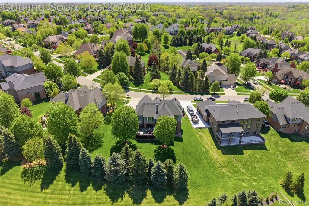 668 Springview Drive Rochester City MI 48307
