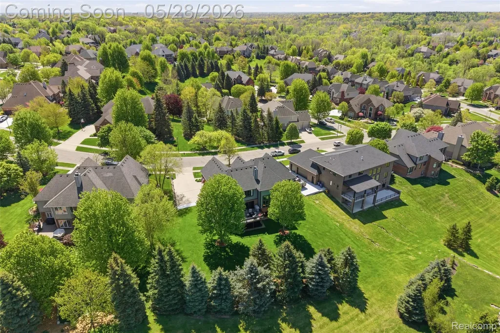 668 Springview Drive Rochester City MI 48307