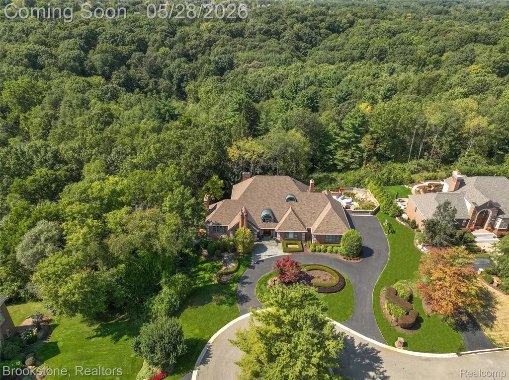 1494 Highpoint Oakland Charter Township MI 48306