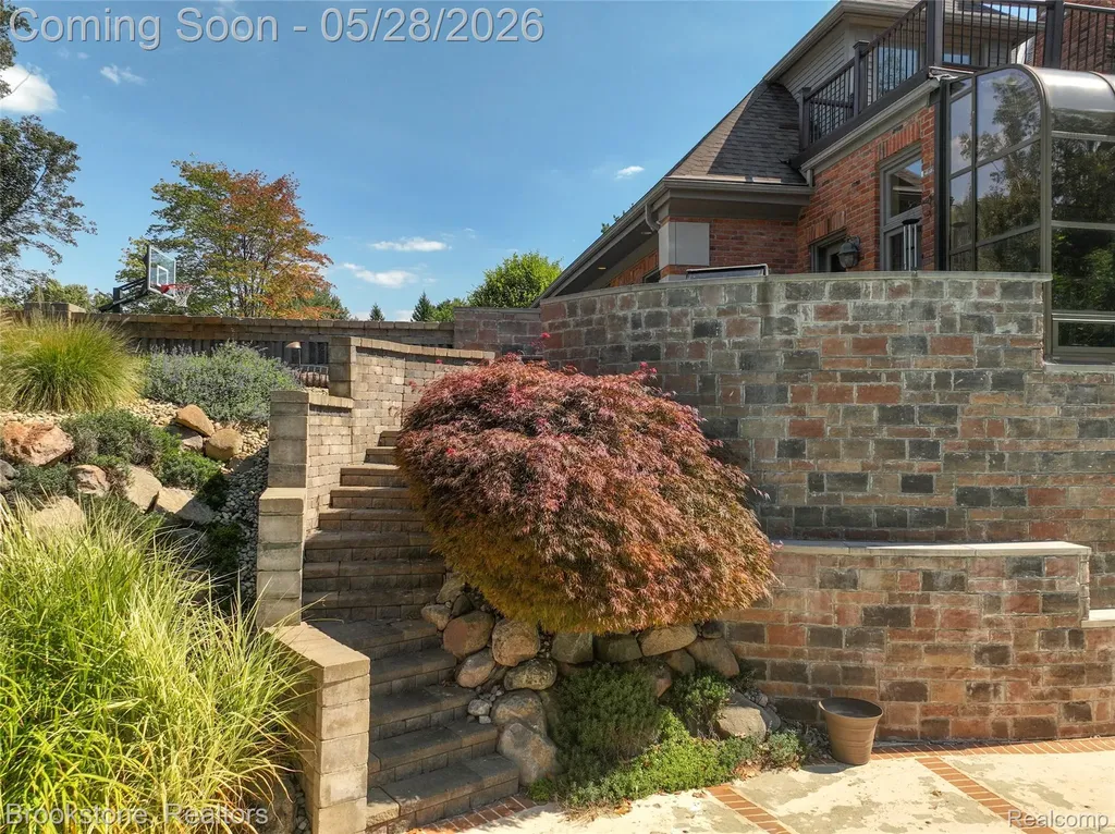 1494 Highpoint Oakland Charter Township MI 48306