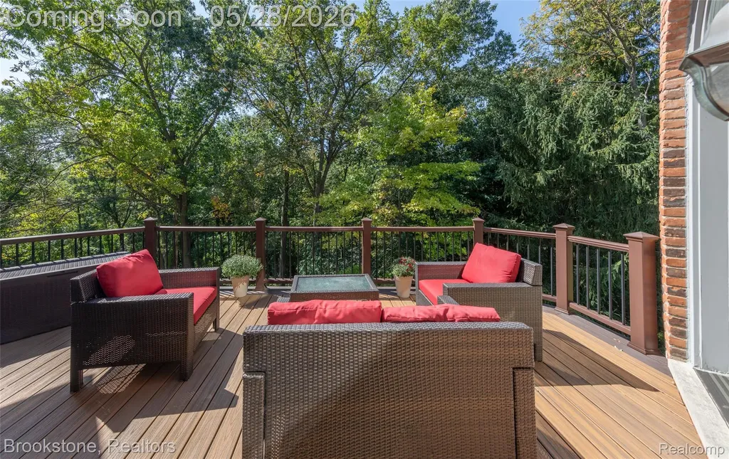 1494 Highpoint Oakland Charter Township MI 48306