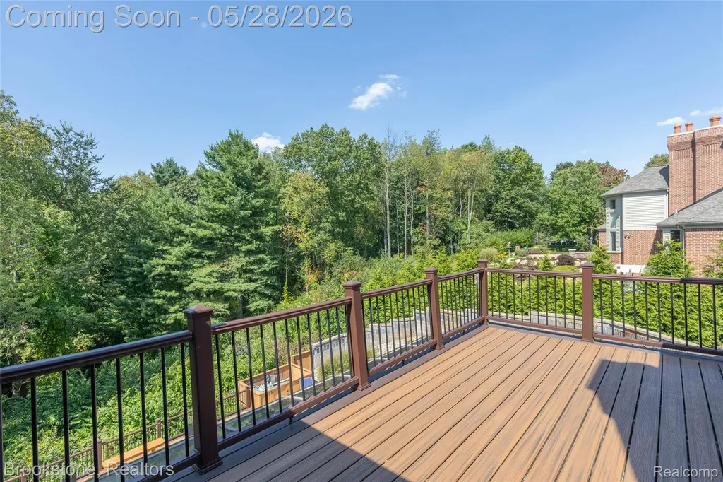 1494 Highpoint Oakland Charter Township MI 48306