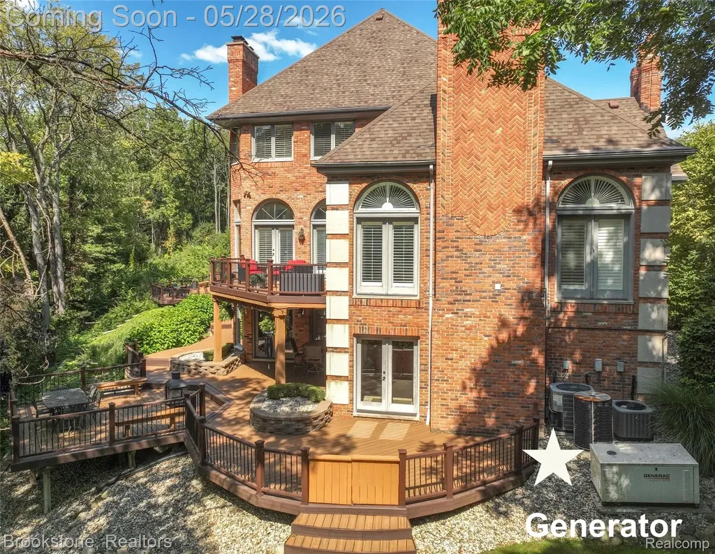 1494 Highpoint Oakland Charter Township MI 48306