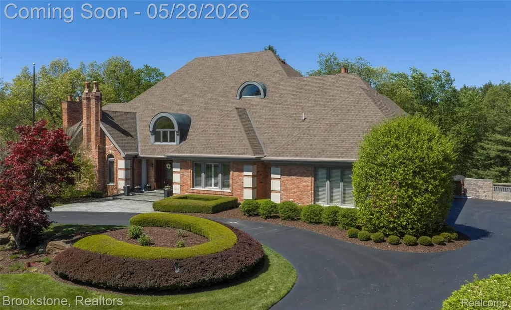 1494 Highpoint Oakland Charter Township MI 48306