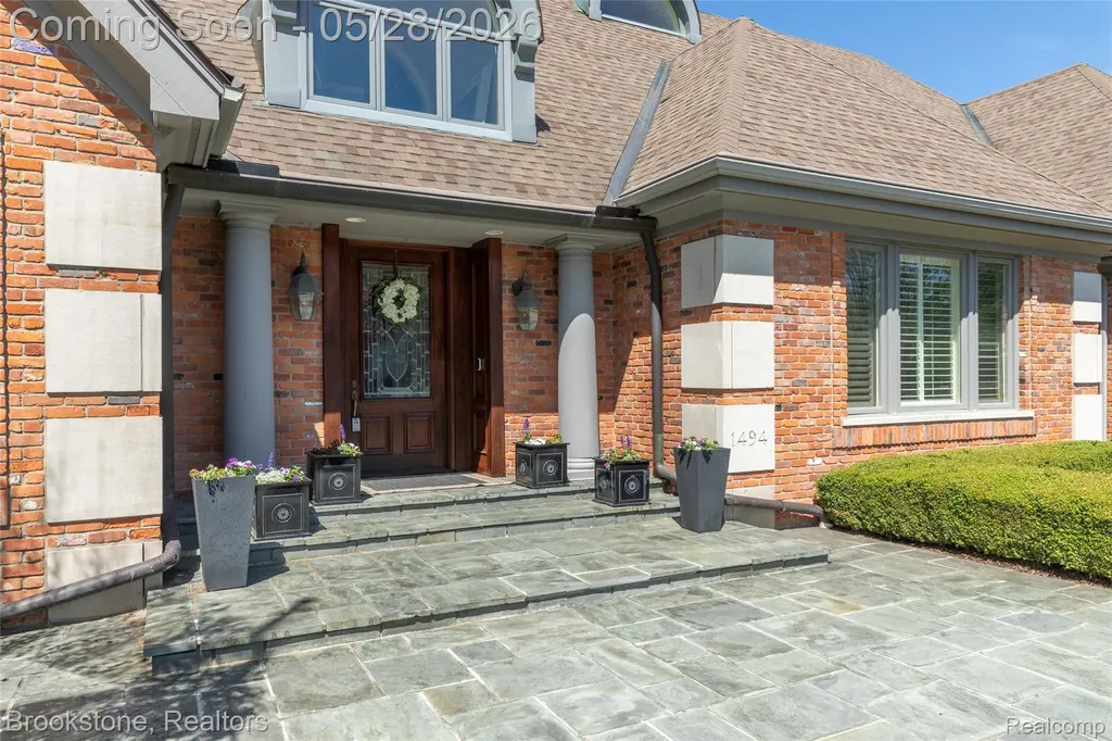 1494 Highpoint Oakland Charter Township MI 48306