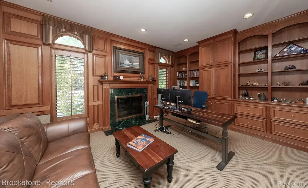 1494 Highpoint Oakland Charter Township MI 48306