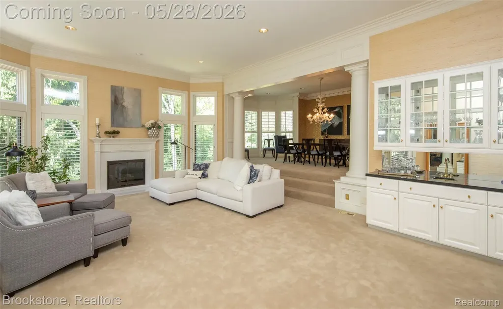 1494 Highpoint Oakland Charter Township MI 48306