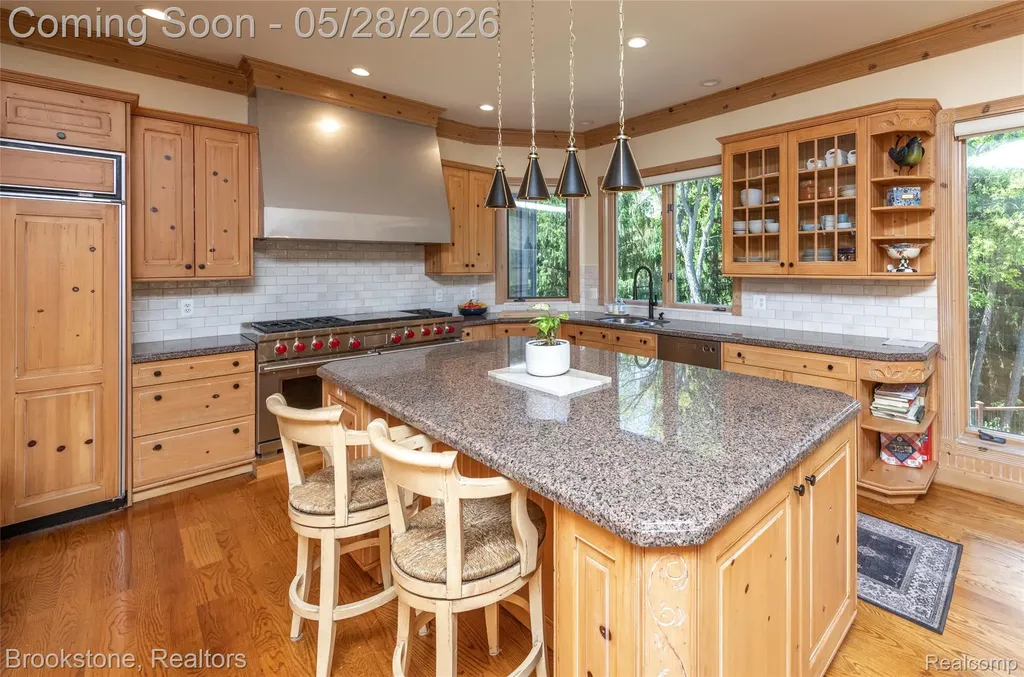 1494 Highpoint Oakland Charter Township MI 48306