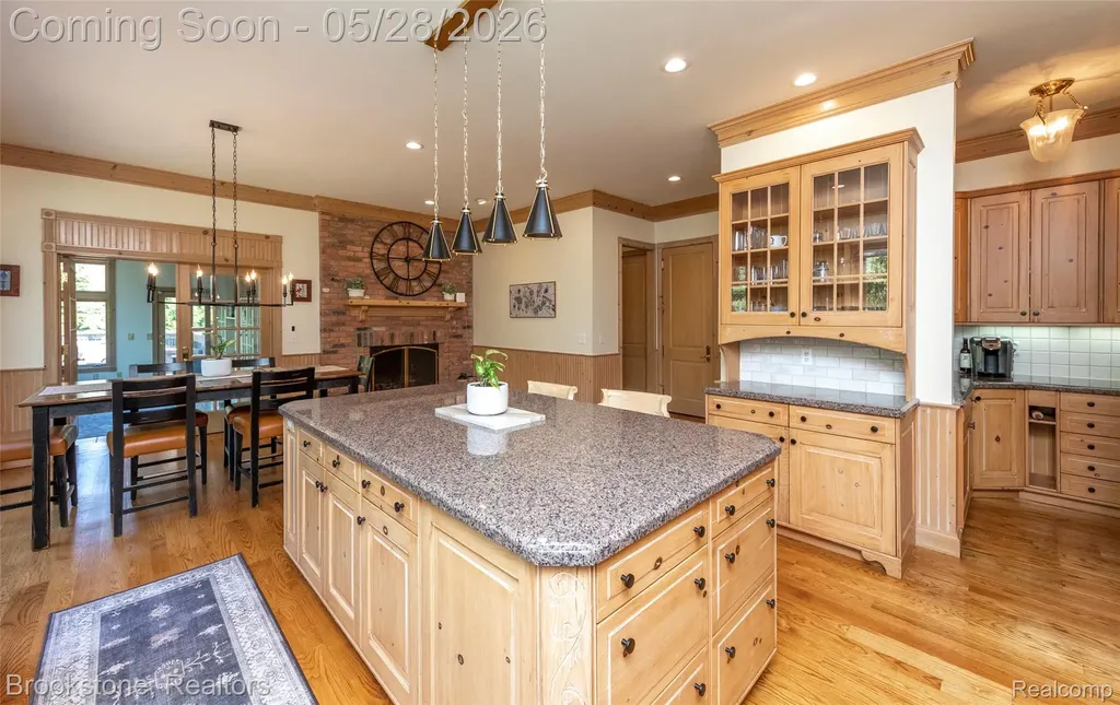 1494 Highpoint Oakland Charter Township MI 48306