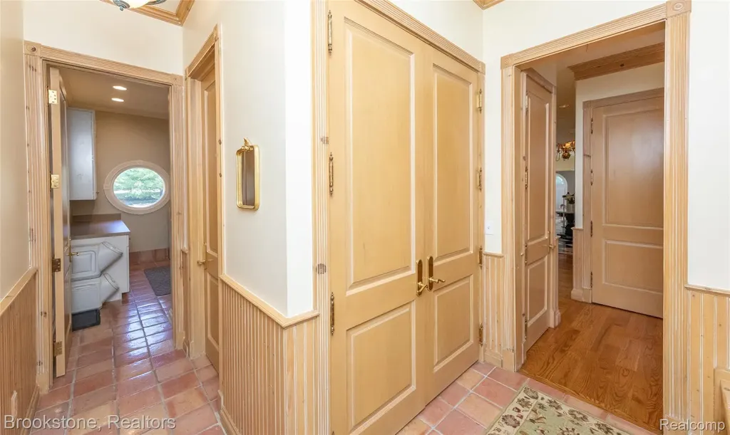 1494 Highpoint Oakland Charter Township MI 48306
