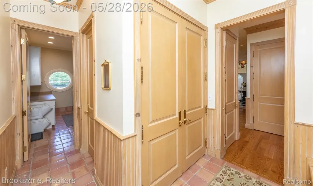 1494 Highpoint Oakland Charter Township MI 48306