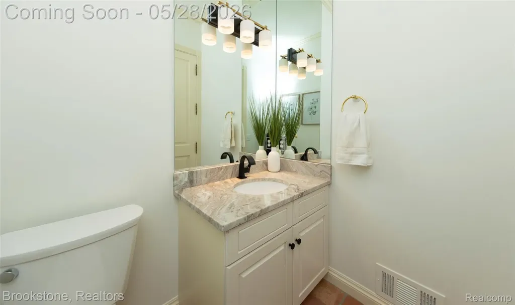 1494 Highpoint Oakland Charter Township MI 48306