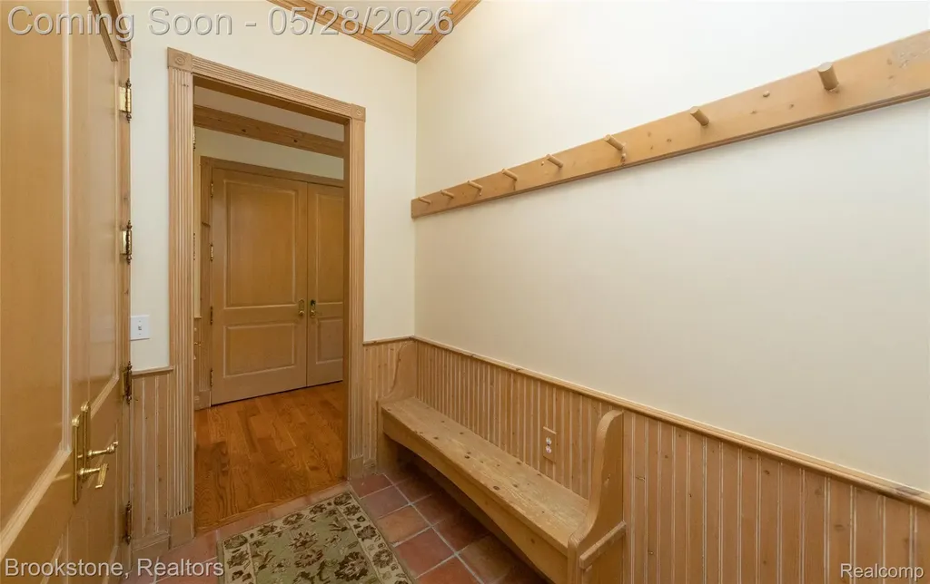 1494 Highpoint Oakland Charter Township MI 48306