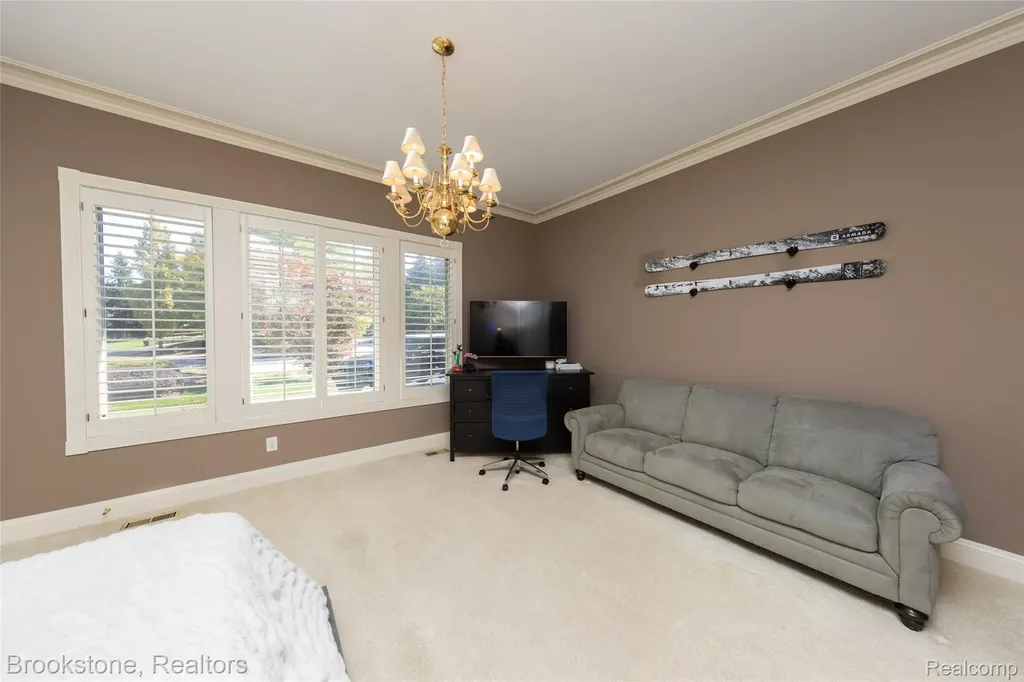 1494 Highpoint Oakland Charter Township MI 48306