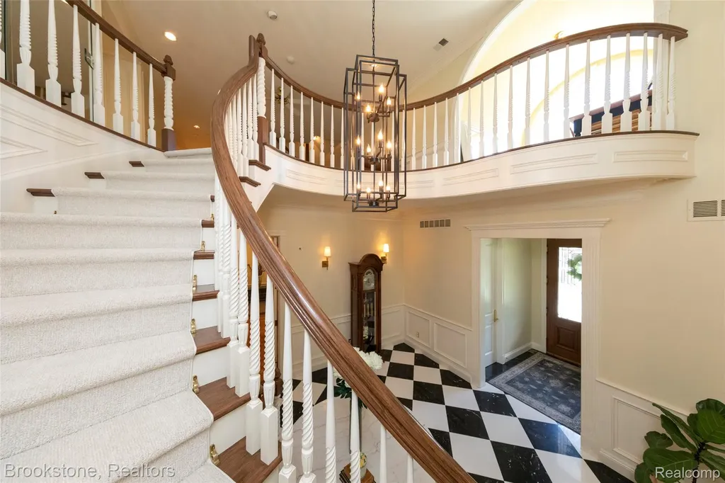 1494 Highpoint Oakland Charter Township MI 48306