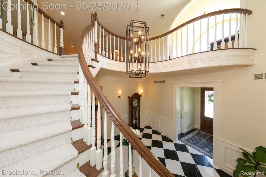 1494 Highpoint Oakland Charter Township MI 48306
