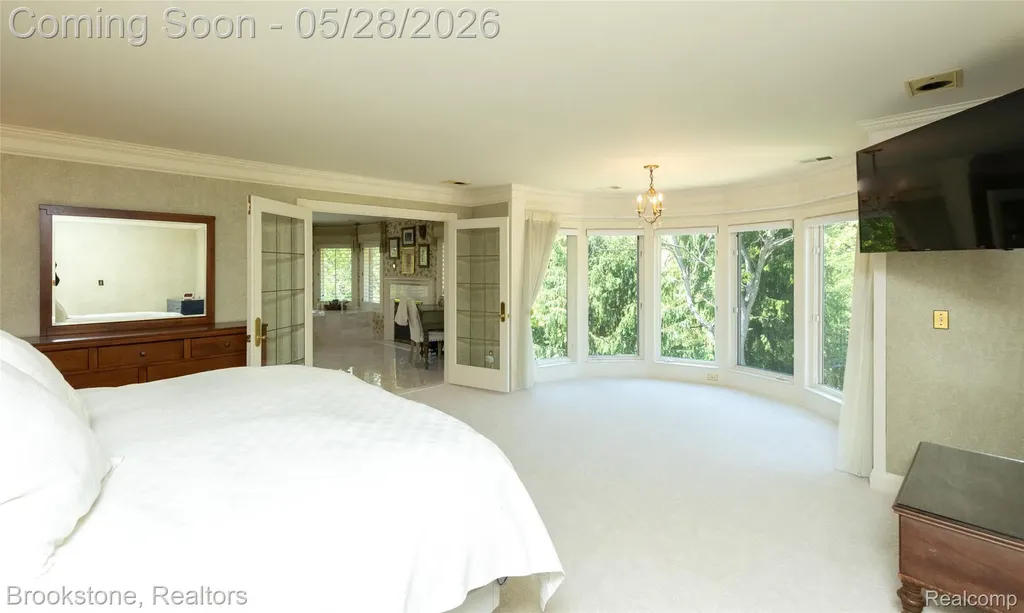 1494 Highpoint Oakland Charter Township MI 48306