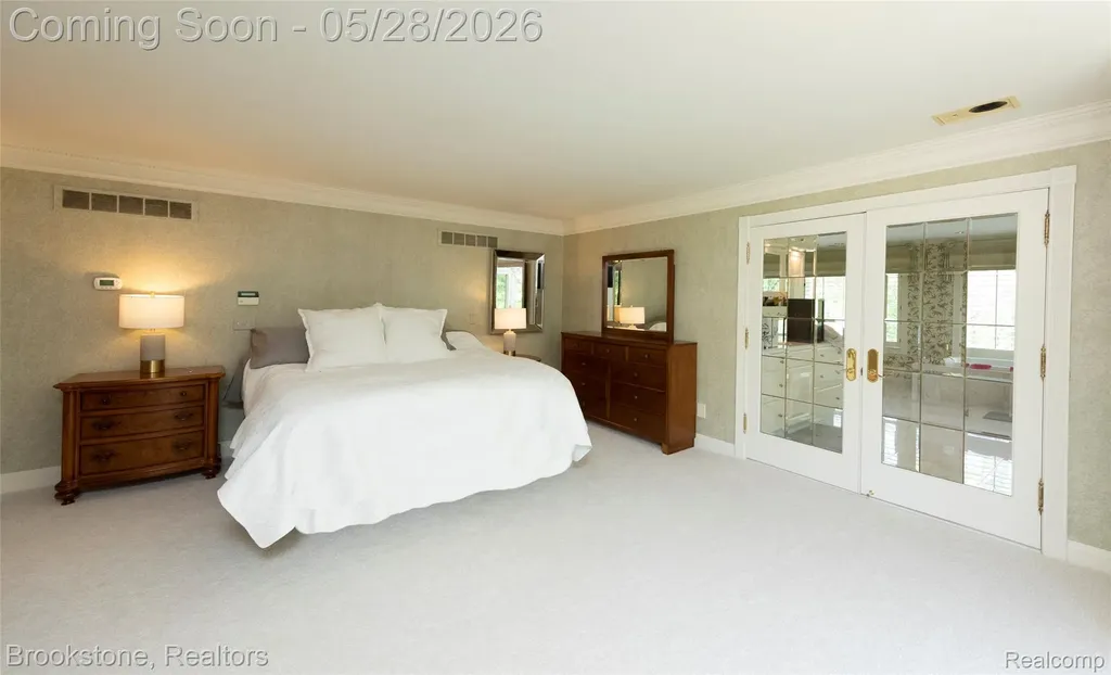 1494 Highpoint Oakland Charter Township MI 48306