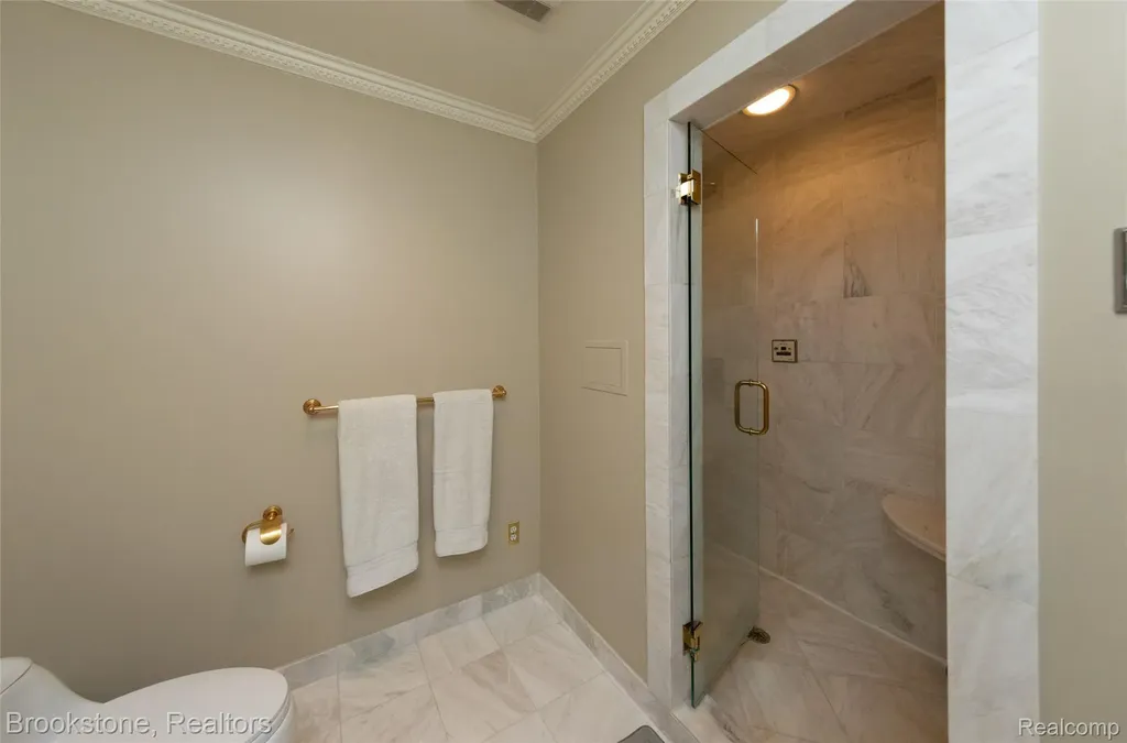 1494 Highpoint Oakland Charter Township MI 48306