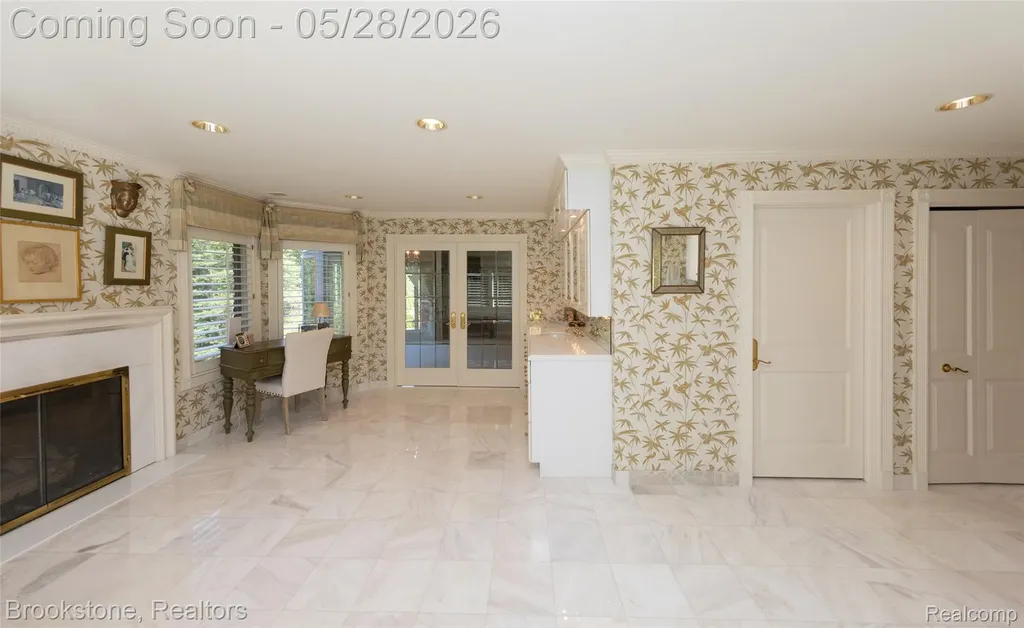 1494 Highpoint Oakland Charter Township MI 48306