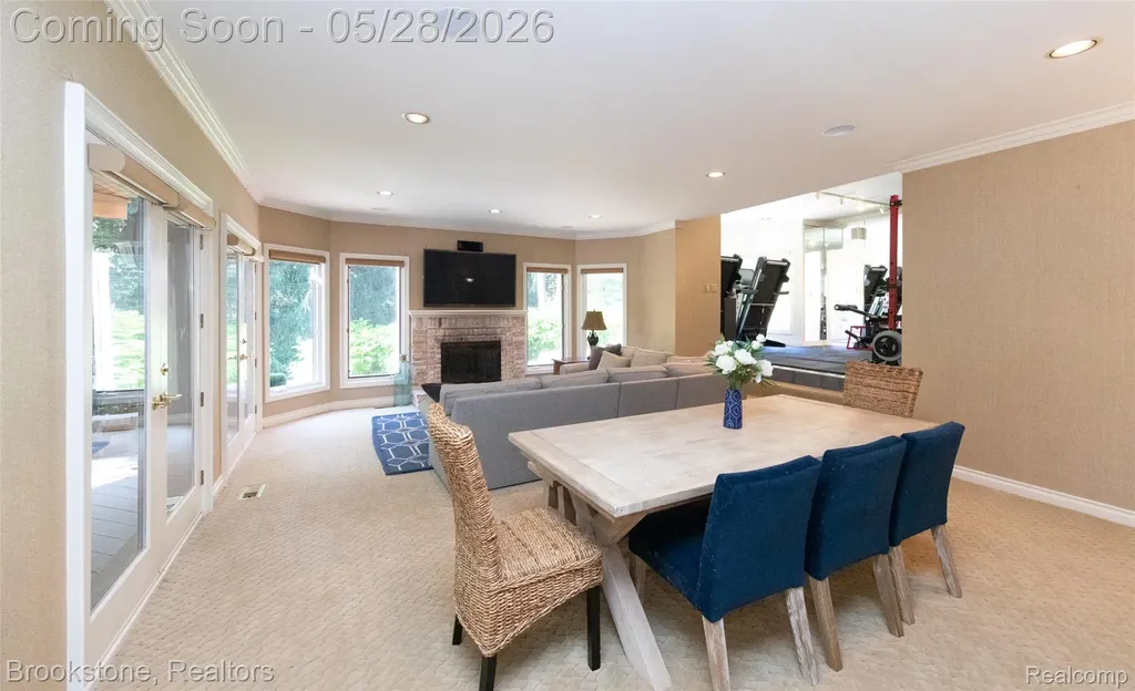 1494 Highpoint Oakland Charter Township MI 48306