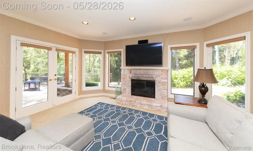 1494 Highpoint Oakland Charter Township MI 48306