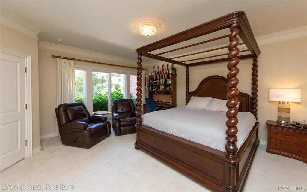 1494 Highpoint Oakland Charter Township MI 48306