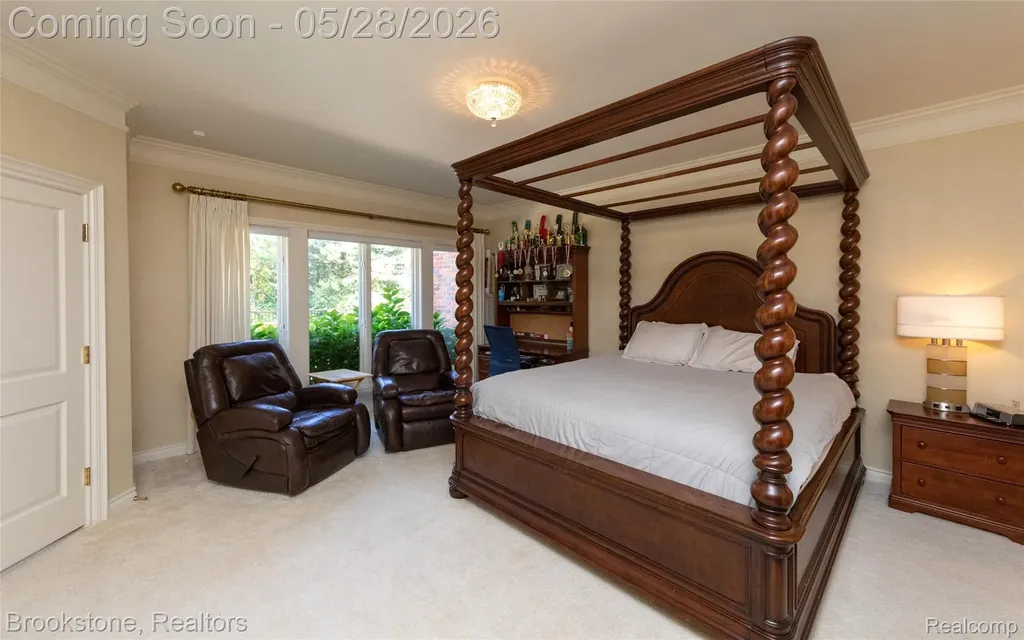1494 Highpoint Oakland Charter Township MI 48306