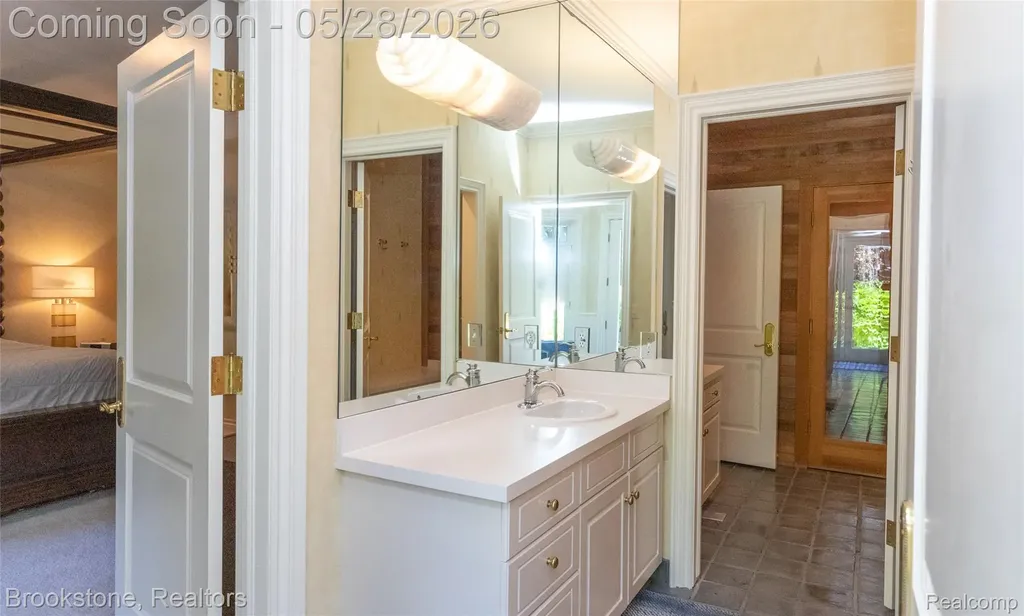 1494 Highpoint Oakland Charter Township MI 48306