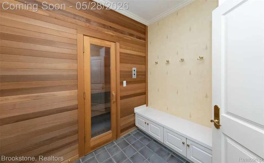 1494 Highpoint Oakland Charter Township MI 48306