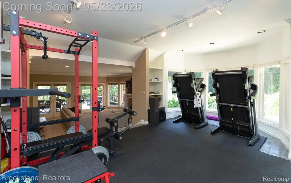 1494 Highpoint Oakland Charter Township MI 48306