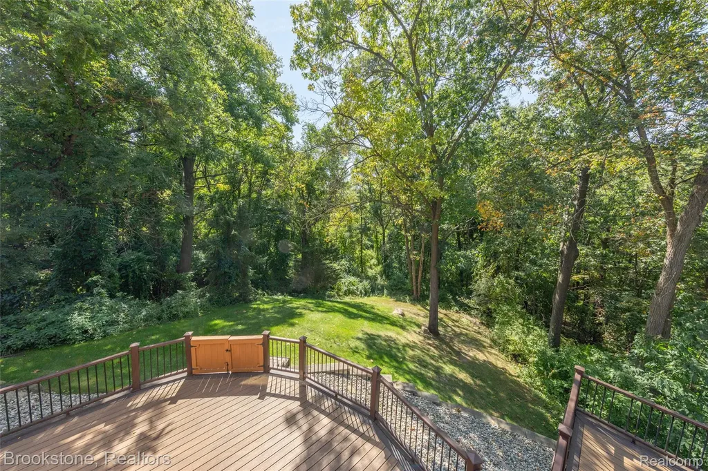 1494 Highpoint Oakland Charter Township MI 48306