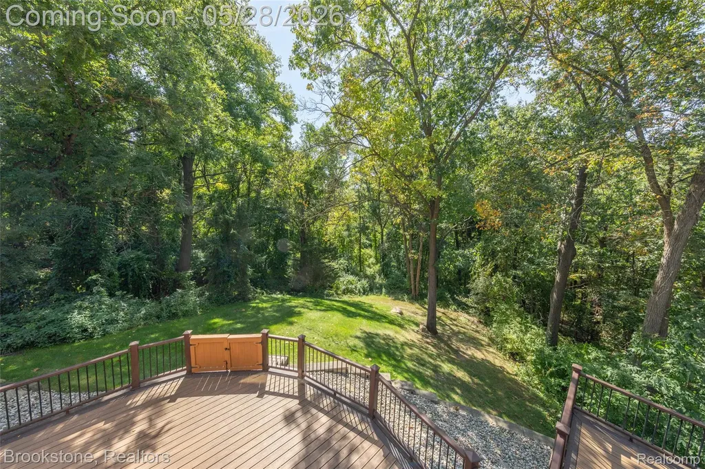 1494 Highpoint Oakland Charter Township MI 48306