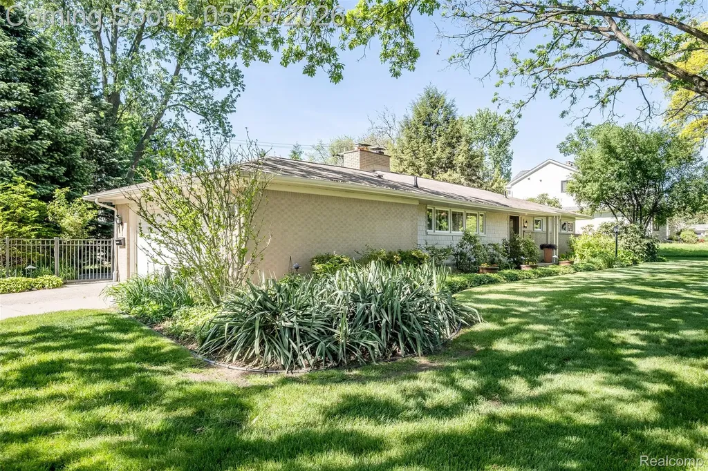 3621 Berkshire Drive Bloomfield Charter Township MI 48301