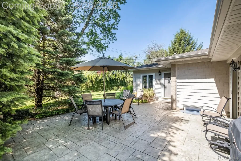 3621 Berkshire Drive Bloomfield Charter Township MI 48301