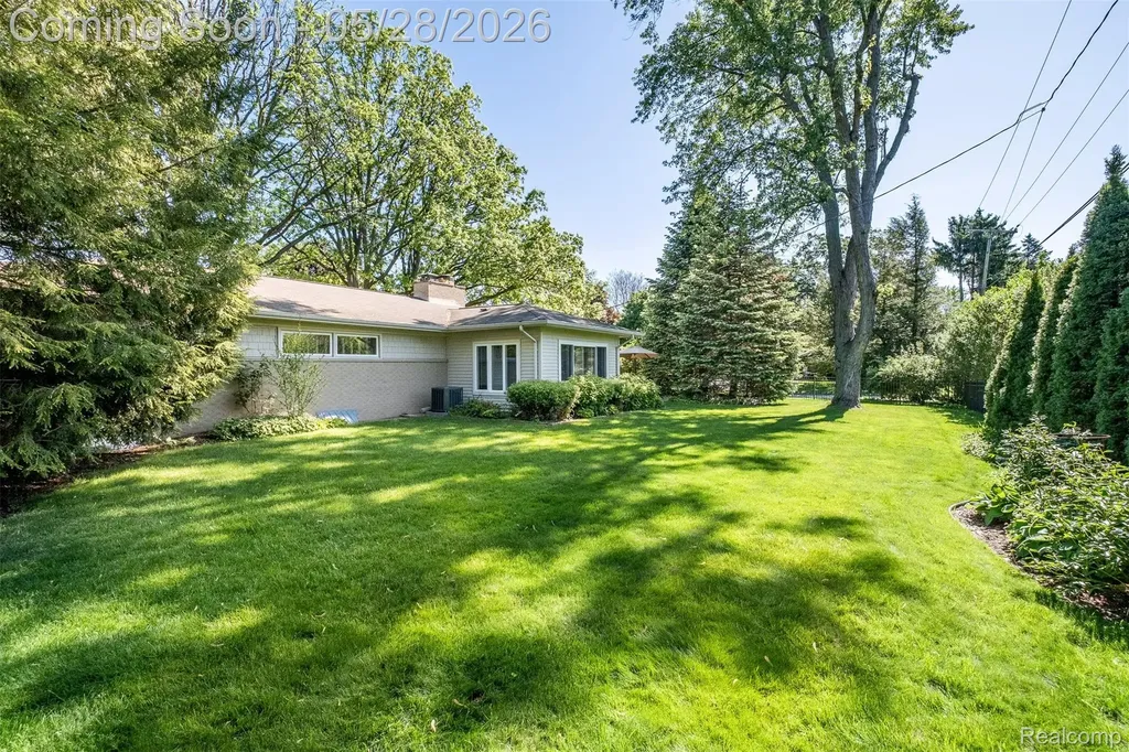 3621 Berkshire Drive Bloomfield Charter Township MI 48301