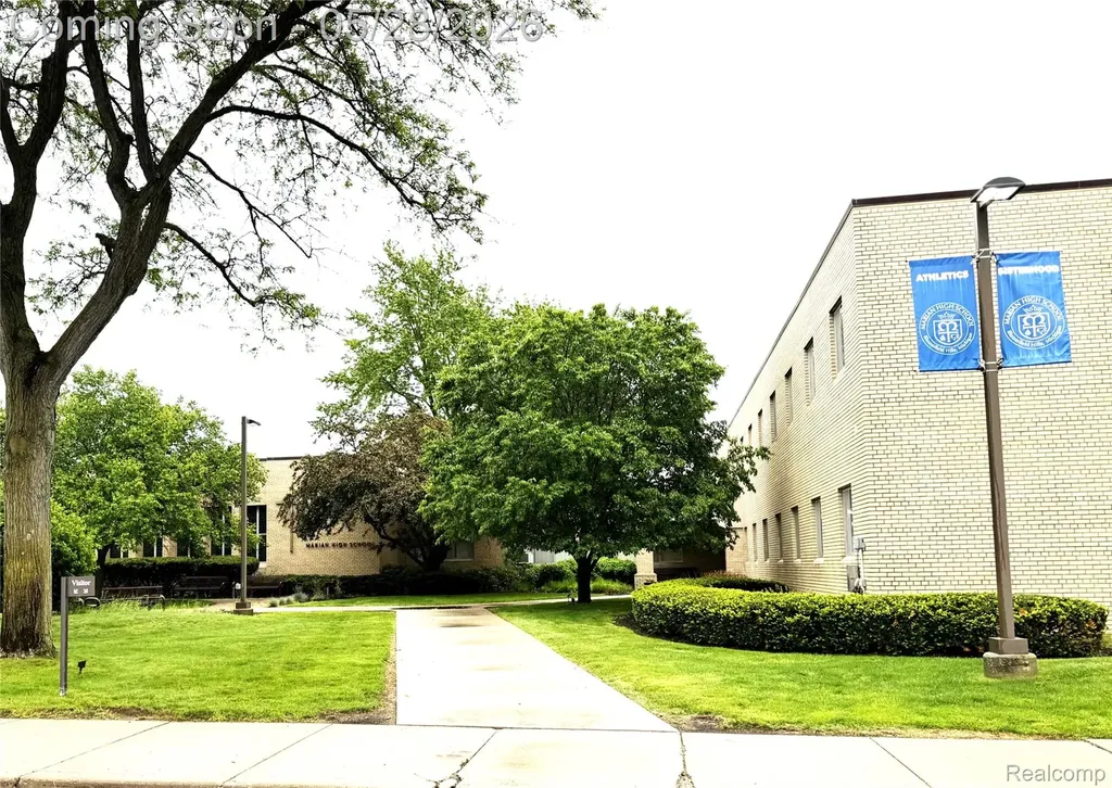 3621 Berkshire Drive Bloomfield Charter Township MI 48301