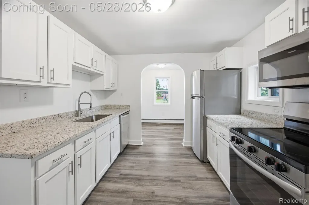 17128 Cicotte Avenue NW Allen Park City MI 48101
