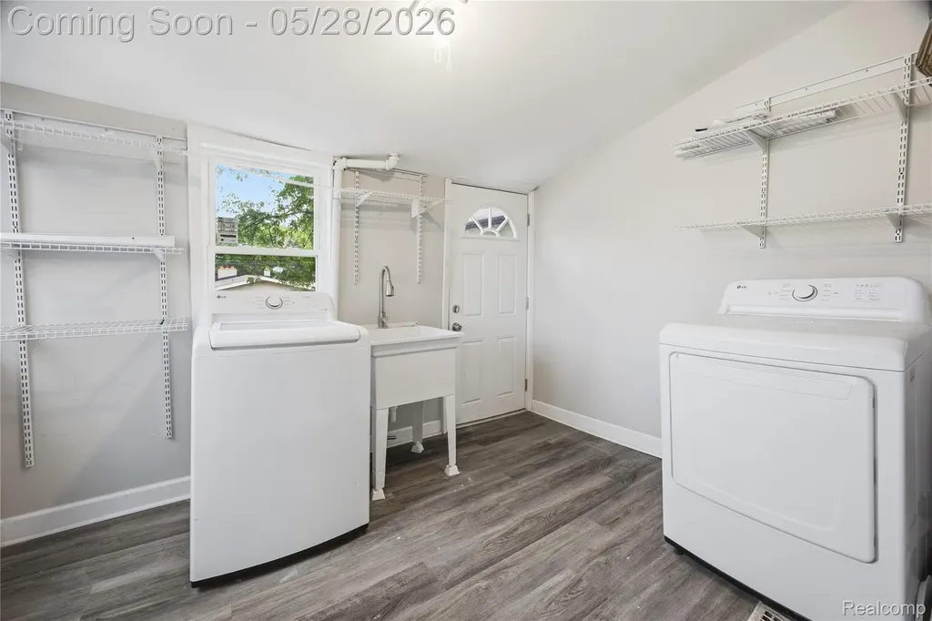 17128 Cicotte Avenue NW Allen Park City MI 48101