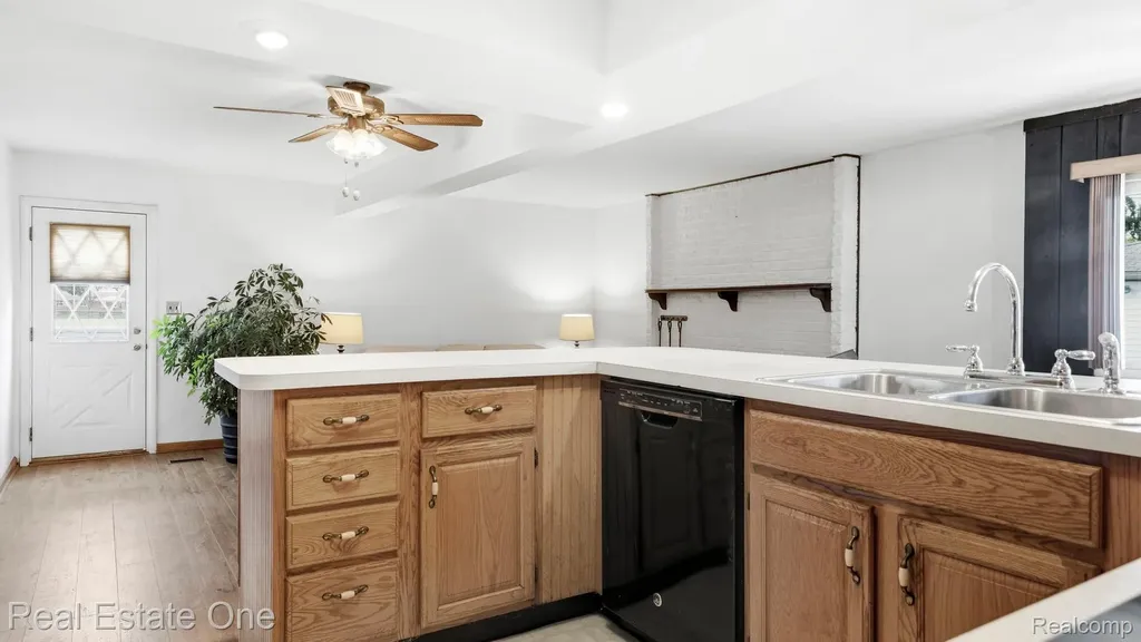 9384 Elaine Court Taylor City MI 48180